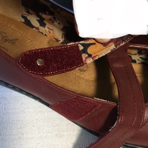 Hush Puppies Soft Style Mary Jane Shoes Sz 11 burgundy/wine EUC Like new - Picture 9 of 13